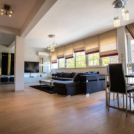 A Stylish Apartment In The Center Of Kastoria Buitenkant foto