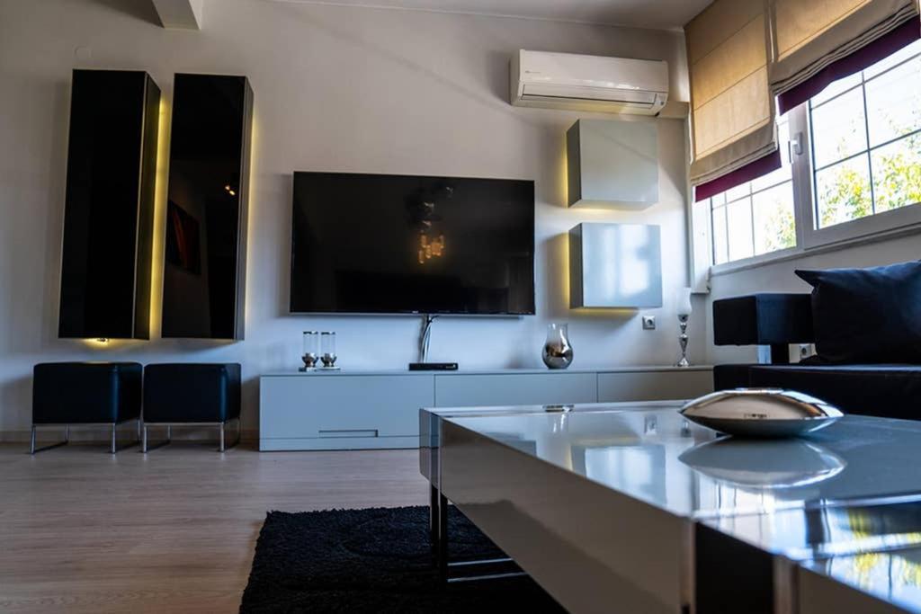 A Stylish Apartment In The Center Of Kastoria Buitenkant foto